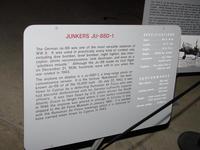 10652